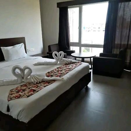 Hotel East International Tinsukia Extérieur photo